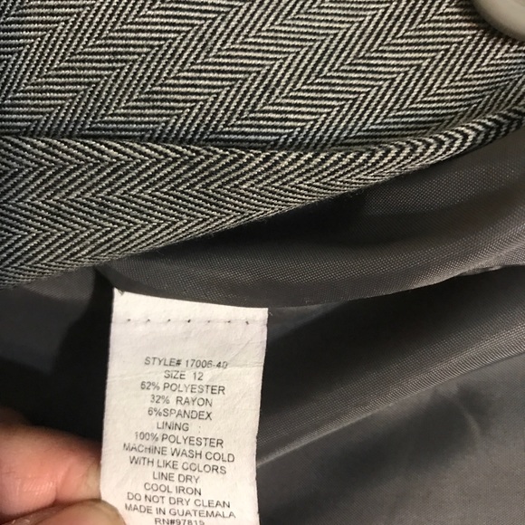 Suit grey color, small tweed like pattern - Picture 2 of 4